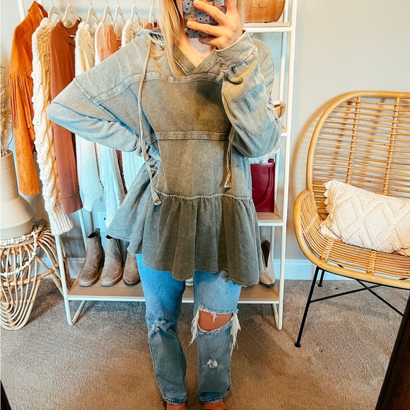 easel Tops - Easel babydoll pullover